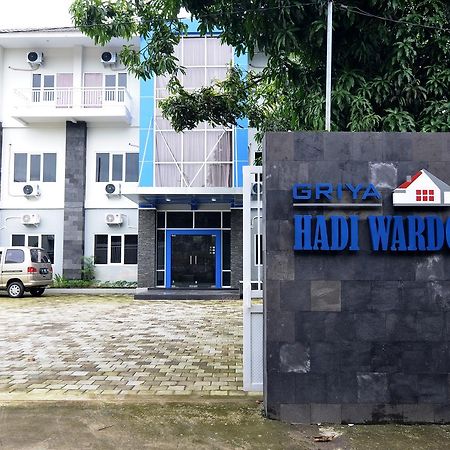 Hotel RedDoorz near Museum Keraton Solo Exterior foto