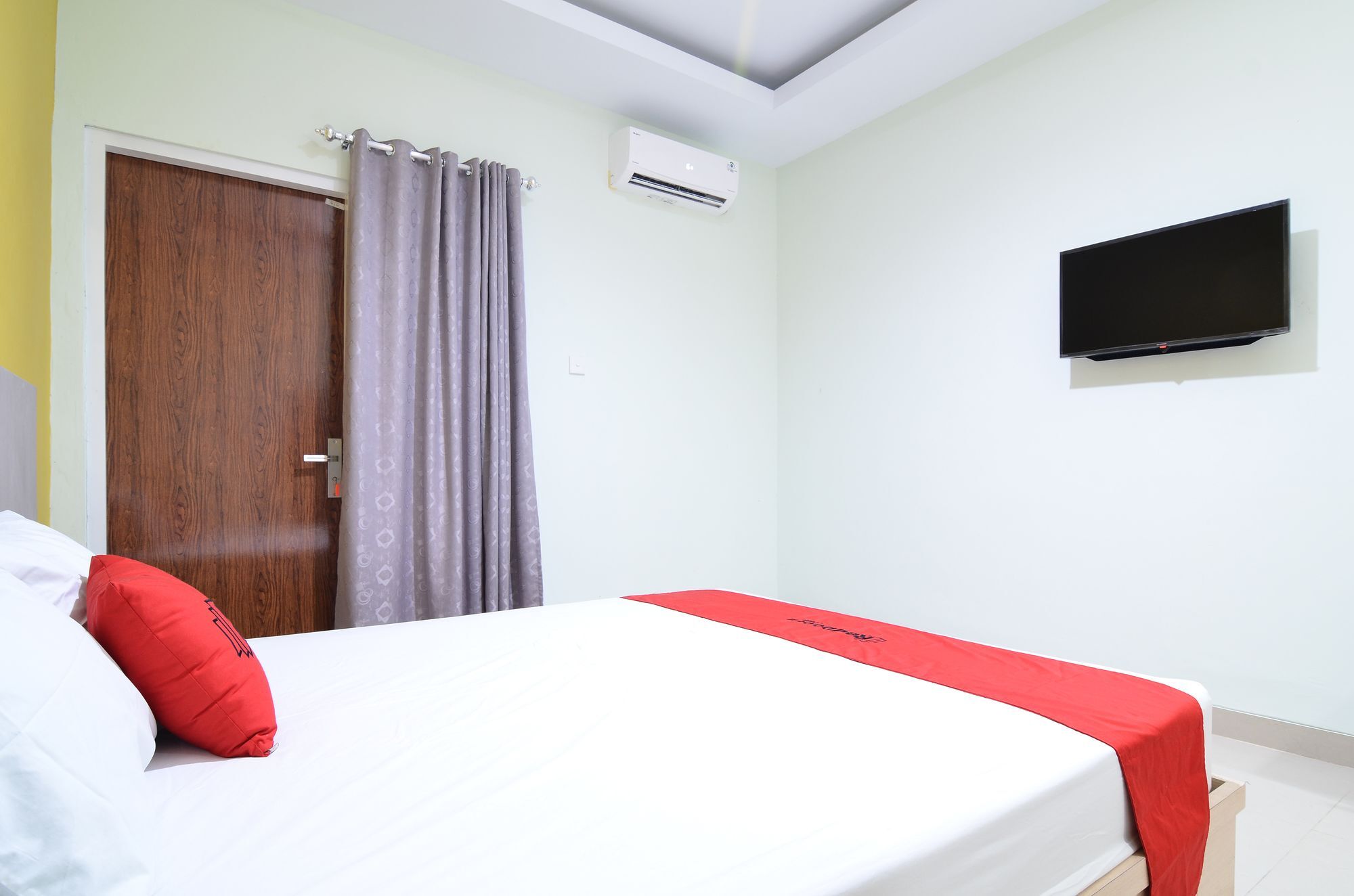 Hotel RedDoorz near Museum Keraton Solo Exterior foto