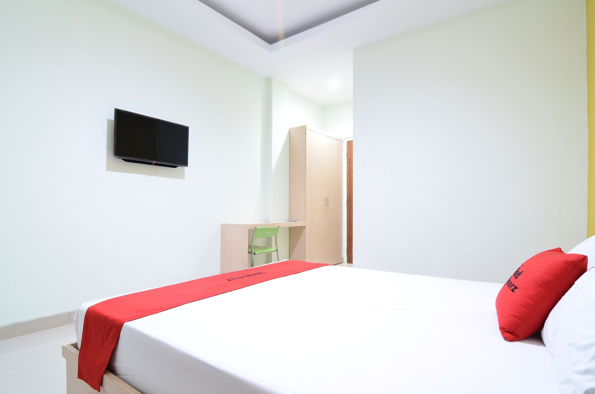Hotel RedDoorz near Museum Keraton Solo Exterior foto