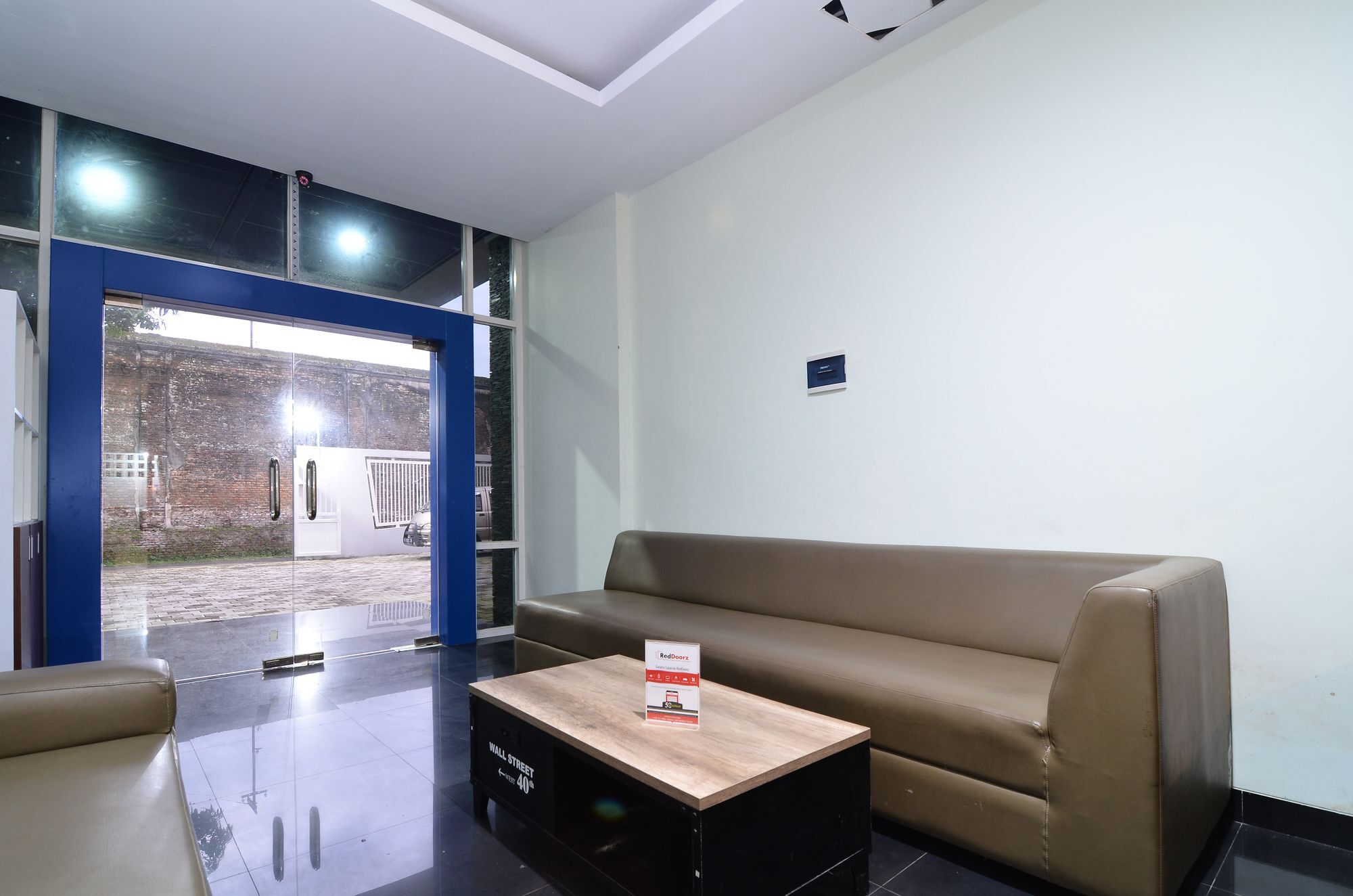 Hotel RedDoorz near Museum Keraton Solo Exterior foto