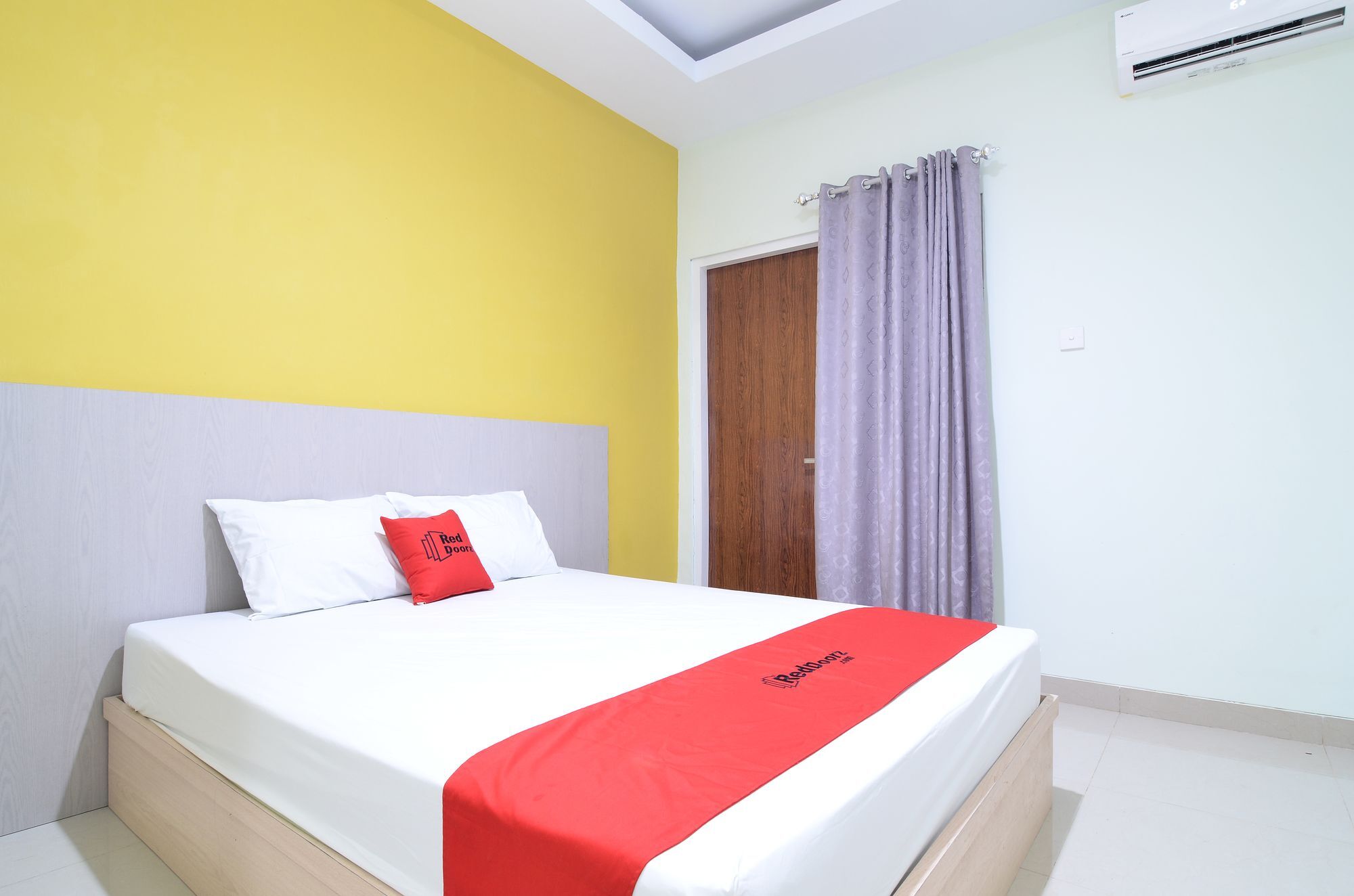 Hotel RedDoorz near Museum Keraton Solo Exterior foto